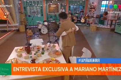 Georgina Barbarossa abrazó a Mariano Martínez porque lo vio conmovido tras escuchar la canción "Sin principio ni final" de Abel Pintos