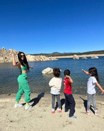 Georgina Rodríguez junto a sus hijos