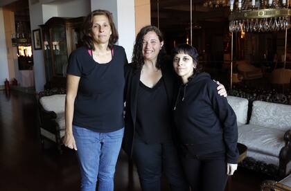 Georgina Tosi, Mariana Avramo y Jazmín Adrover, integrantes del equipo de la Cinemateca de Documentación del Incaa