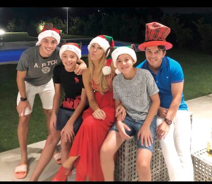 La familia Gallardo al completo durante la última Navidad.