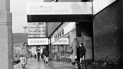 Geraldine y Pauline habían estado en el club nocturno Top Rank, de la avenida Kingsway, en Swansea, la noche que desaparecieron
