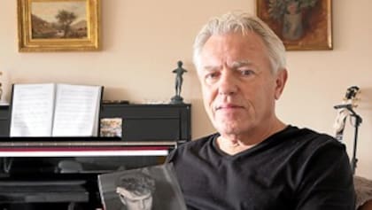 Gérard Fesch, con un libro sobre su padre