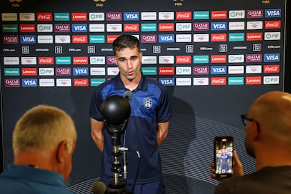 Gerard Garriga es español y trabaja dando charlas en colegios para promover el fútbol en Nueva Zelanda