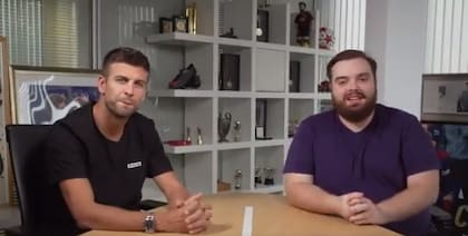 Gerard Piqué e Ibai Llanos en el momento en que anuncian su incursión en los videojuegos como dueños de un equipo de esports