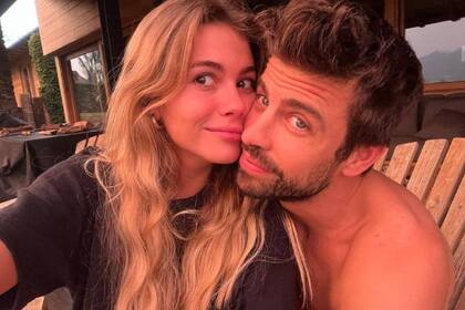 Gerard Piqué y su novia, Clara Chía.
