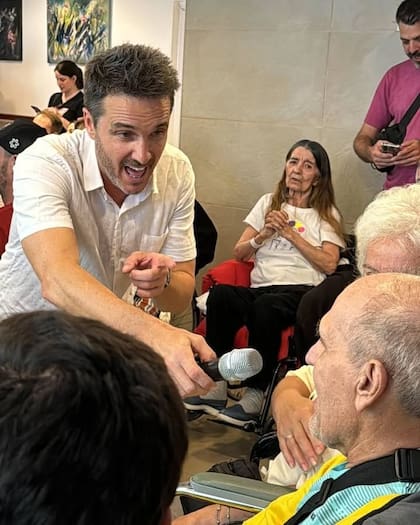 Gerardo Chendo también forma parte de Jubilandia, un espectáculo de humor y música que busca que los adultos mayores se sientan jóvenes (Instagram/@chendo.gerardo)