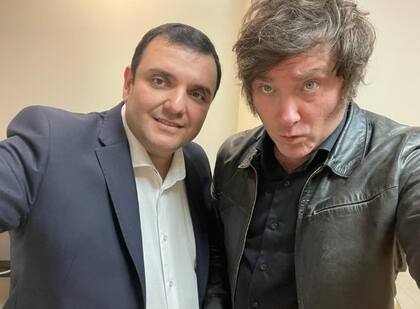 Gerardo Huesen junto a Javier Milei. Foto: X