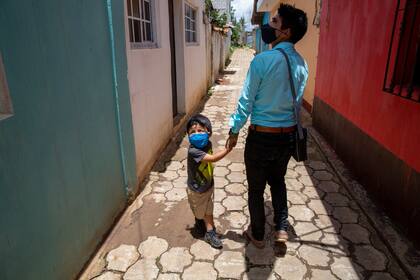 Gerardo junto a su hijo Dylan
