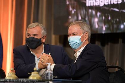 Gerardo Morales y Juan Schiaretti, los dos gobernadores que participan del incipiente armado