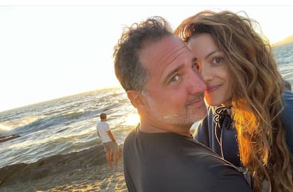 Gerardo Prat, su esposo argentino, fue la llave de acceso a este país al que viene todos los años unos meses