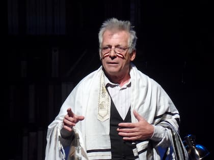 Gerardo Romano, en Un judío común y corriente, dirigido por Manuel González Gil