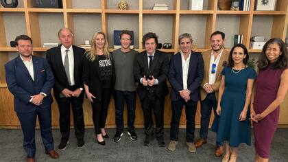 Gerardo Werthein, segundo desde la izquierda, en el encuentro que Javier Milei mantuvo con Mark Zuckerberg