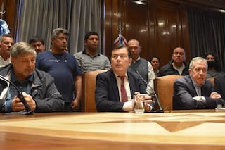 Zamora anunció un aumento fijo de $23.000 y prepara un bono que podría llegar a $100.000