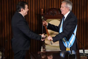 Gerardo Zamora le entregó el mando de la gobernación a su delfín histórico Elías Suárez