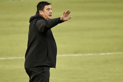 Germán Burgos dirigió por primera vez como entrenador principal de un equipo; esta vez no se cumplió aquello de "técnico que debuta, gana".