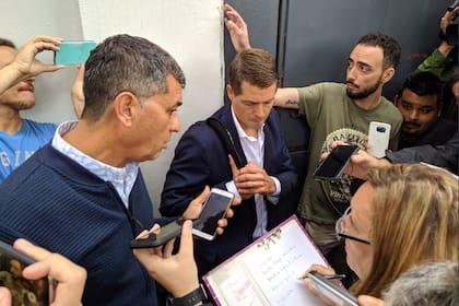Germán Delfino, el árbitro de River-Atlético Tucumán, en la puerta del Monumental, cerrado ante el temor por la pandemia del coronavirus. Fue en marzo de 2020 y el caso todavía no tiene resolución.
