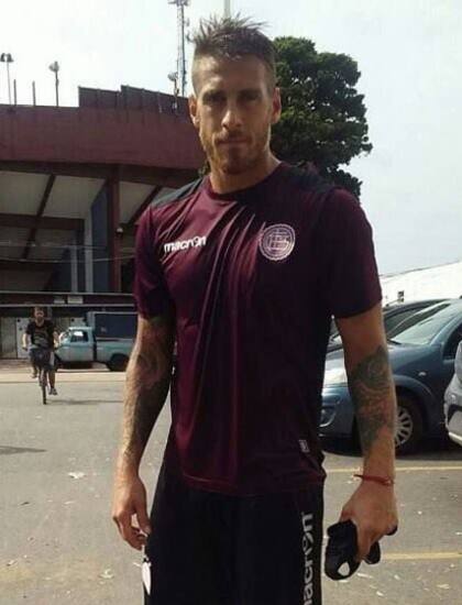 Germán Denis en su primer entrenamiento en Lanús