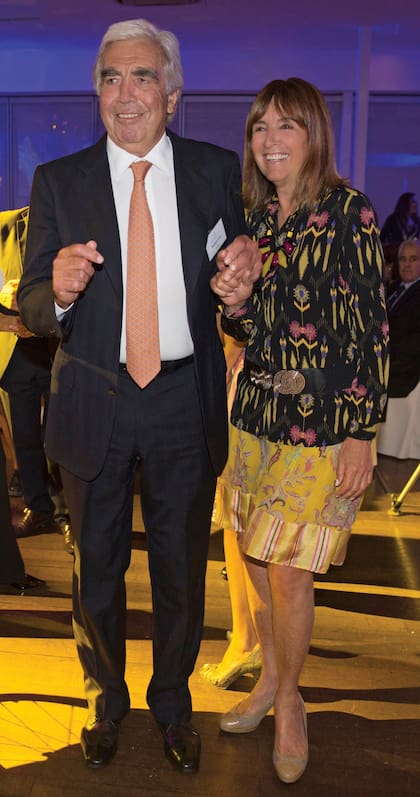 Germán Frers donó el diseño y los planos. Y Luisa Miguens, su compañera de vida y travesías (única mujer entre los 21 socios fundadores) contagia de entusiasmo a la hora de colaborar y buscar fondos. “Un barco a vela es muy buen vehículo para unir a la gente", dijo Frers. FOTO: JUAN RONCORONI