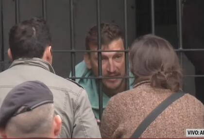 Germán Kiczka habla tras las rejas con su familia