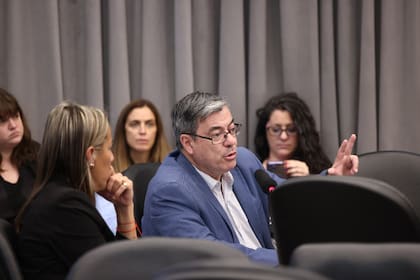 Germán Martínez, de UP, recordó que podrían impulsar la moción de censura contra Guillermo Francos por incumplir leyes del Congreso