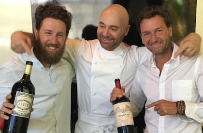 Germán Martitegui, junto a Juampi y a Matías Michelini, preparando todo para montar Tegui en Superuco.