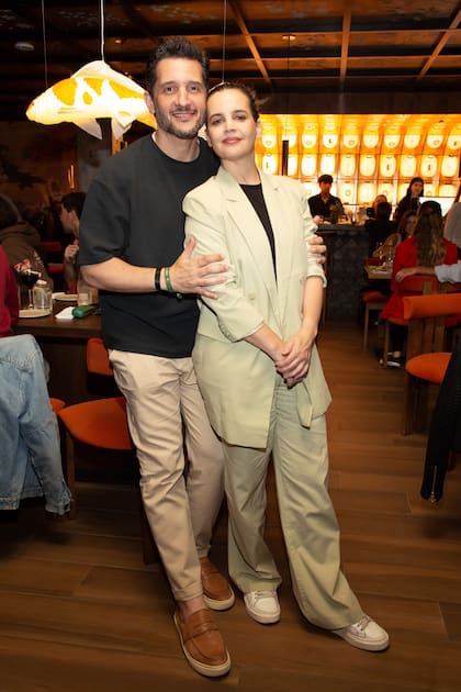 Germán Paoloski y Sabrina Garciarena, vestidos a tono.
