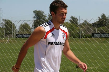 Germán Pezzella observado por Europa