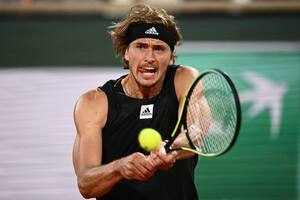 Germany's Alexander Zverev plays a backhand return to Spain's Rafael Nadal during their men's semi-final singles match on day thirteen of the Roland-Garros Open tennis tournament at the Court Philippe-Chatrier in Paris on June 3, 2022. (Photo by Christophe ARCHAMBAULT / AFP)