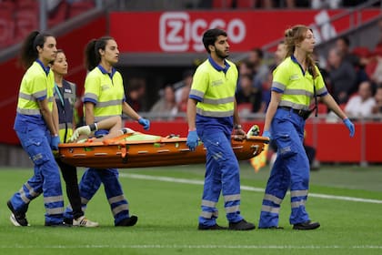 Gerónimo Rulli salió lesionado en un hombro en el partido entre Ajax y Heracles Almelo el 12 de agosto pasado por la Eredivisie