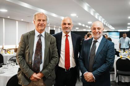 Gerry della Paolera, Dinesh Bhatia (embajador de la India en la Argentina) y Vicente Donato