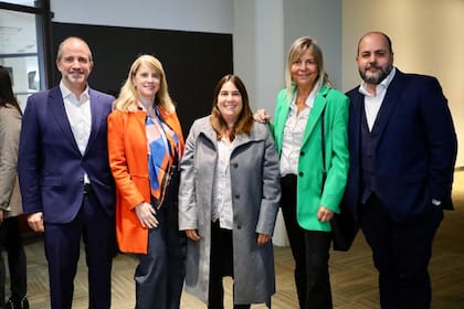 Gervasio Marques Peña, director Comercial de LA NACION, Mariana Gelman Enel), Manuela López Menéndez (Gobierno de la Ciudad de Buenos Aires), Alejandra Martínez (Enel) y Gustavo Castagnino (Genneia)