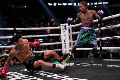 Gervonta Davis noquea a Ryan García durante un combate de pesos ligeros de boxeo el sábado 22 de abril de 2023 en Las Vegas. (AP Foto/John Locher)