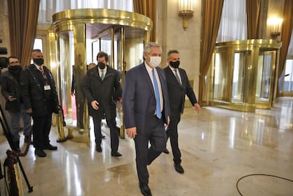 Alberto Fernández anunció un reconocimiento salarial para el personal militar