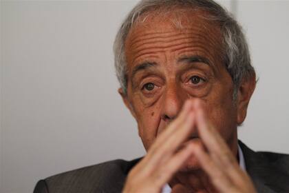 Gesto de preocupación de D''Onofrio, que no esquivó los temas espinosos del club