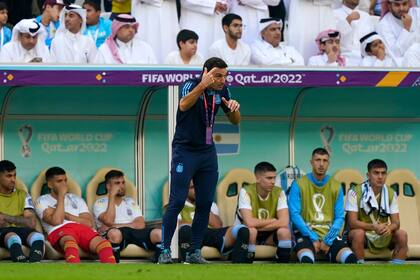 Gestos de Lionel Scaloni a los jugadores argentinos