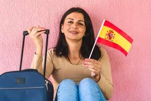 Cuatro cambios en la ley migratoria de España que permitirán a miles de extranjeros trabajar y residir de forma legal en el país