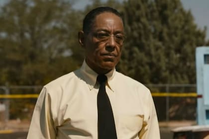 Giancarlo Esposito como Gus Fring, un personaje que también amerita su propio spin off