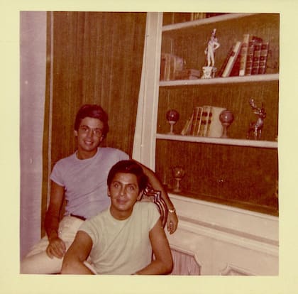 Giancarlo y Valentino se conocieron de muy jóvenes: uno abandonó su carrera de arquitectura para ayudar al otro a crear la firma de moda