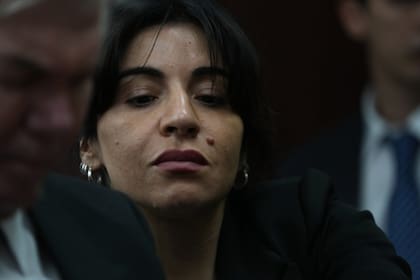Gianinna Maradona pidió salir de la sala de audiencias para no estar presente en la reproducción de las imágenes de la autopsia