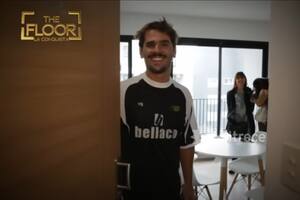 Gianluca recibió las llaves del departamento que ganó en Los 8 escalones (Foto: Captura de TV / eltrece)