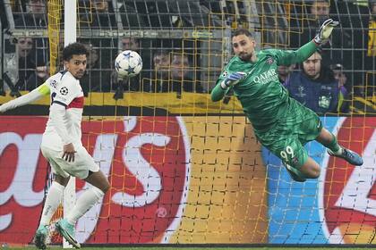 Gianluigi Donnarumma fue la figura del partido en el empate entre Borussia Dortmund y PSG; gracias a sus intervenciones, los franceses mantuvieron el 1-1.