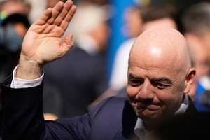 Infantino, el presidente de la FIFA con mala cara, parece querer que el Mundial se termine ya