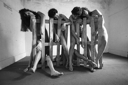 Gianni Mestichelli junto con la Compaa Argentina de Mimo, 1986