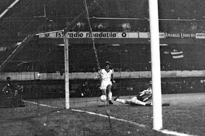 Gianni Rivera (2 de octubre de 1969): tras el 3-0 en San Siro, Il Bambino de Oro define antes del cruce de Malbernat; Milan perdió 2-1 en Boca, pero ganó la Intercontinental en una definición violenta, con tres jugadores de Estudiantes presos por las agresiones (Poletti, Aguirre Suárez y Manera)