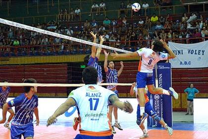 Gigantes le ganó con autoridad a Pilar Voley