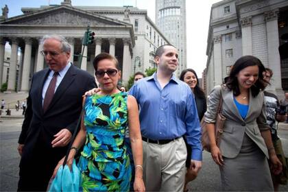 "Solo es culpable de tener pensamientos muy poco convencionales", dijo, sonriendo, su abogada Julia Gatto, a la salida del juzgado en julio de 2014