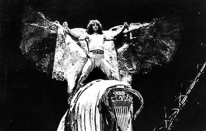 Gilgamesh, anónimo de la mitología súmera en 25 dialectos árabes, la estrenó en el Teatro
Nacional Chaillot París; en 1979.
