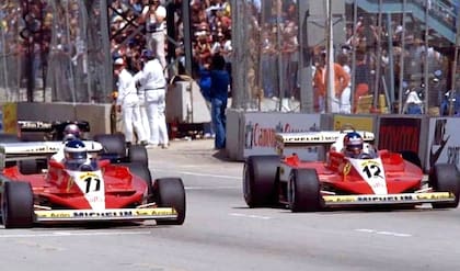 Gilles Villeneuve (12) corriendo junto a Lole Reutemann: tuvieron una relación muy respetuosa