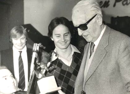 Gilles Villeneuve con Enzo Ferrari, que se encandiló con el canadiense y lo contrató de inmediato