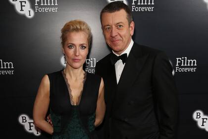 Gillian Anderson y Peter Morgan volvieron a apostar al amor